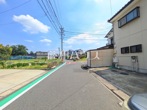 接道状況および現場風景 【春日井市新開町字新開】 接道状況および現場風景 【春日井市新開町字新開】