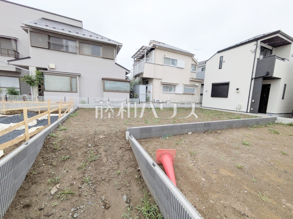 ≪1号地 外観≫ 旗竿地は、小さなお子様が急に道路に飛び出てしまうことを防ぎます。安心してお庭で遊ぶことができますね。 【府中市四谷3丁目】 ≪1号地 外観≫ 旗竿地は、小さなお子様が急に道路に飛び出てしまうことを防ぎます。安心してお庭で遊ぶことができますね。 【府中市四谷3丁目】