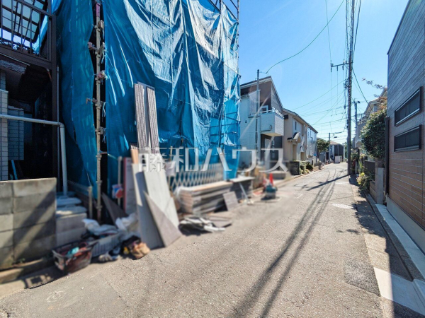 接道状況および現場風景 【新座市石神5丁目】 見学はしたいけど、なかなか時間が取れない・・・そんな方に出勤前や仕事終わりにマイホームを見学できるサポートをいたします。 接道状況および現場風景 【新座市石神5丁目】 見学はしたいけど、なかなか時間が取れない・・・そんな方に出勤前や仕事終わりにマイホームを見学できるサポートをいたします。