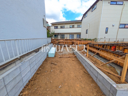 1号棟 外観(路地状部分) 【東村山市秋津町4丁目】/撮影日2026/08/06