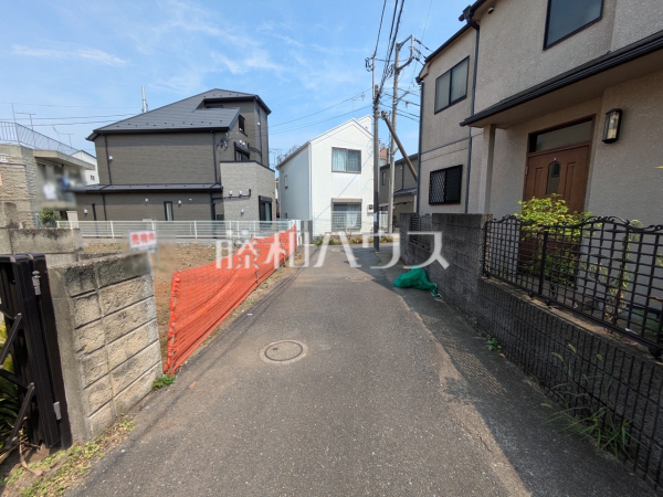 接道状況および現場風景 【世田谷区北沢1丁目】 接道状況および現場風景 【世田谷区北沢1丁目】