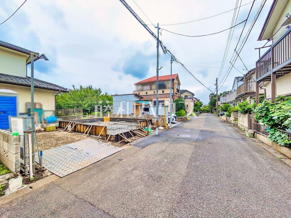 接道状況および現場風景 【立川市砂川町7丁目】 見学はしたいけど、なかなか時間が取れない・・・そんな方に出勤前や仕事終わりにマイホームを見学できるサポートをいたします。 接道状況および現場風景 【立川市砂川町7丁目】 見学はしたいけど、なかなか時間が取れない・・・そんな方に出勤前や仕事終わりにマイホームを見学できるサポートをいたします。