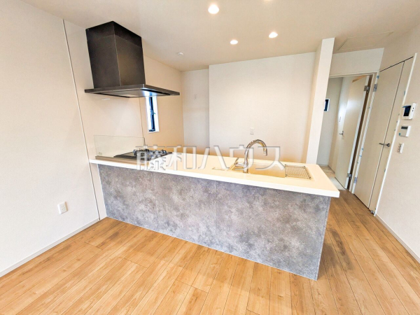 1号棟 カウンターキッチン越しでの会話が、家族団らんのスタートです。 【西東京市ひばりが丘北4丁目】 1号棟 カウンターキッチン越しでの会話が、家族団らんのスタートです。 【西東京市ひばりが丘北4丁目】