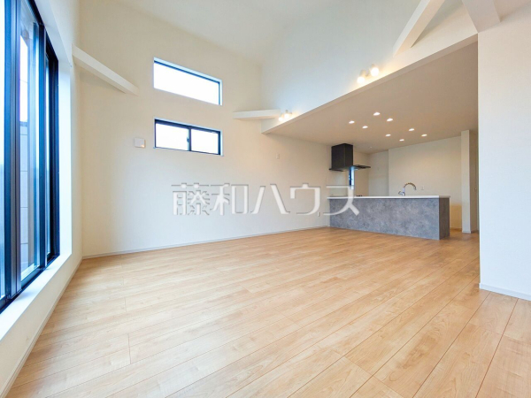 1号棟 2階にリビングを設置することで道路や外からの視線が届きにくく、プライバシー性の高いリビングでゆっくりと寛ぐことができます。 【西東京市ひばりが丘北4丁目】 1号棟 2階にリビングを設置することで道路や外からの視線が届きにくく、プライバシー性の高いリビングでゆっくりと寛ぐことができます。 【西東京市ひばりが丘北4丁目】