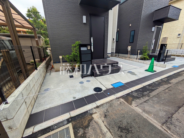 2号棟 玄関周辺 【東久留米市柳窪3丁目】 2号棟 玄関周辺 【東久留米市柳窪3丁目】