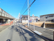 接道状況および現場風景 充実した新たな生活を、「あったらいいな」がある、この地から始めてみませんか?鮮やかな青空と暮らすこの土地で・・・。【日野市百草】 接道状況および現場風景 充実した新たな生活を、「あったらいいな」がある、この地から始めてみませんか?鮮やかな青空と暮らすこの土地で・・・。【日野市百草】