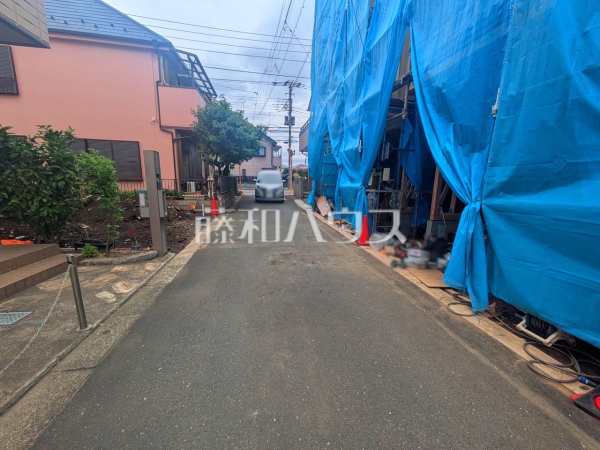 接道状況および現場風景 【狛江市和泉本町3丁目】 接道状況および現場風景 【狛江市和泉本町3丁目】