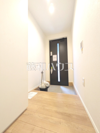1号棟 玄関 【狛江市和泉本町3丁目】 1号棟 玄関 【狛江市和泉本町3丁目】