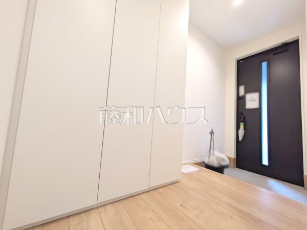 1号棟 玄関 【狛江市和泉本町3丁目】 1号棟 玄関 【狛江市和泉本町3丁目】