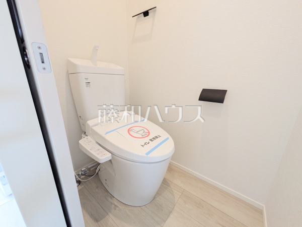 ≪2号棟 トイレ≫温水洗浄機能付きトイレで清潔にご使用いただけます。 【狛江市和泉本町3丁目】 ≪2号棟 トイレ≫温水洗浄機能付きトイレで清潔にご使用いただけます。 【狛江市和泉本町3丁目】