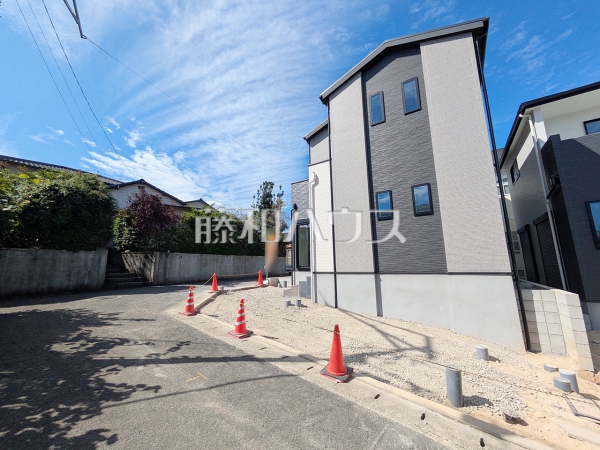 1号棟 接道状況および現場風景 【福岡市南区屋形原2丁目】 1号棟 接道状況および現場風景 【福岡市南区屋形原2丁目】