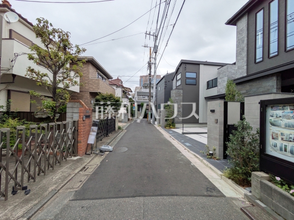 接道状況および現場風景 【杉並区和泉1丁目】 接道状況および現場風景 【杉並区和泉1丁目】