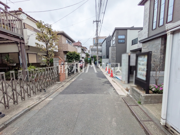 接道状況および現場風景 【杉並区和泉1丁目】 接道状況および現場風景 【杉並区和泉1丁目】