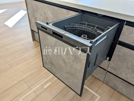 食器洗浄乾燥機 【西東京市芝久保町4丁目】 後片付けの手間を削減し、趣味の時間や家族との時間を増やせる食器洗い乾燥機を標準装備 /撮影日2026/10/01