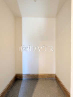 土間収納 釣り・キャンプ・ゴルフ用品など、多趣味なご家族には土間収納が便利 【西東京市芝久保町4丁目】