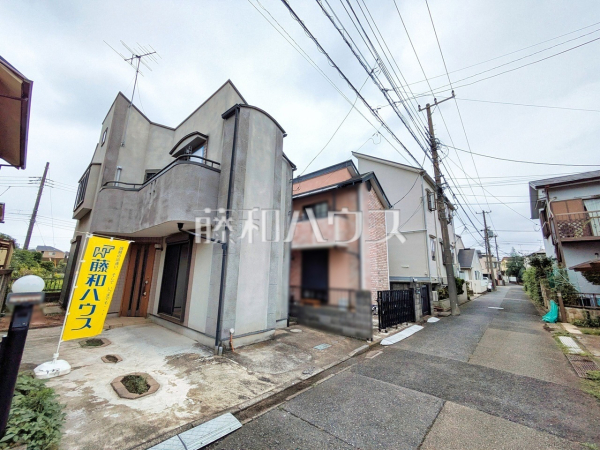 接道状況および現場風景 【狛江市東野川2丁目】 お住まい探しは、家の良し悪しだけでなく周辺環境も重要なポイントです。ぜひ一度お客様の目でご覧ください。 接道状況および現場風景 【狛江市東野川2丁目】 お住まい探しは、家の良し悪しだけでなく周辺環境も重要なポイントです。ぜひ一度お客様の目でご覧ください。