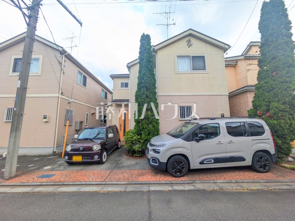 外観 【日野市大字上田】
マイカーを2台所有されているご家庭に嬉しいカースペース2台駐車可(車種による) 外観 【日野市大字上田】
マイカーを2台所有されているご家庭に嬉しいカースペース2台駐車可(車種による)