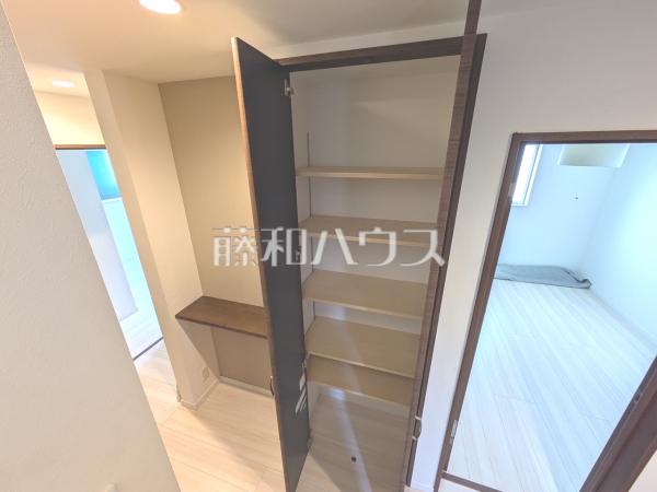 収納 【日野市多摩平6丁目】1階廊下にも収納スペースがあります。 収納 【日野市多摩平6丁目】1階廊下にも収納スペースがあります。