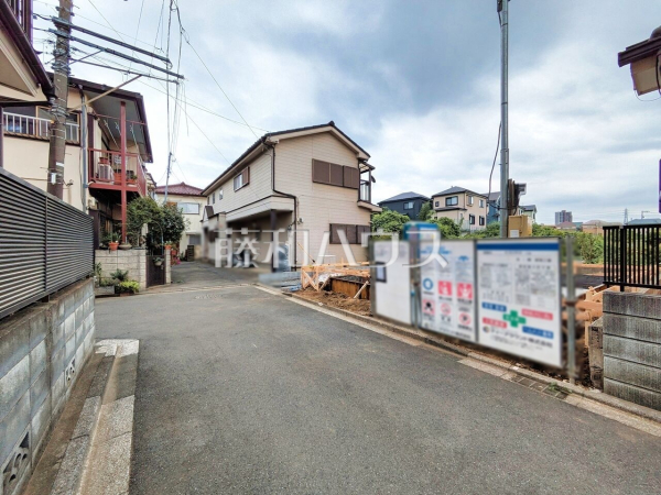 接道状況および現場風景 【東久留米市神宝町1丁目】 接道状況および現場風景 【東久留米市神宝町1丁目】