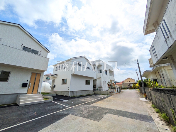 接道状況および現場風景 【うるま市勝連南風原】 接道状況および現場風景 【うるま市勝連南風原】