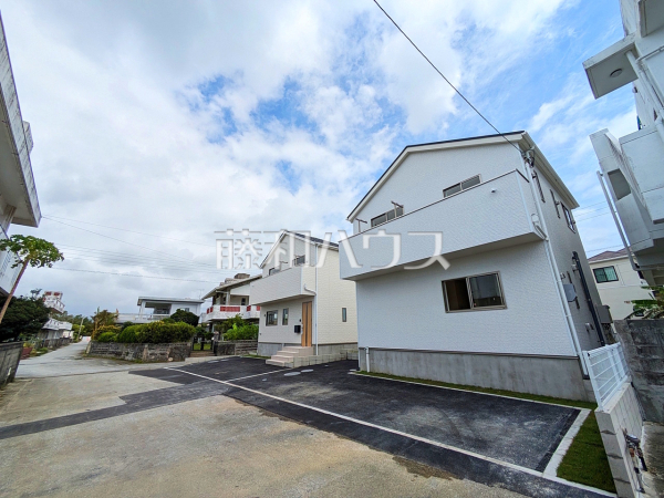接道状況および現場風景 【うるま市勝連南風原】 接道状況および現場風景 【うるま市勝連南風原】
