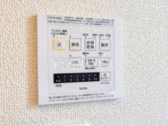 24時間換気システム 24時間換気システムにより、花粉・PM2.5などの微小粒子物質の侵入を防ぎ、快適な室内を保ちます。
24時間換気システム 24時間換気システムにより、花粉・PM2.5などの微小粒子物質の侵入を防ぎ、快適な室内を保ちます。