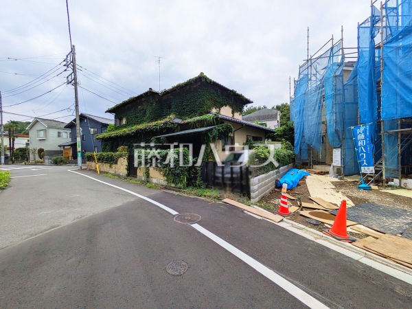 接道状況および現場風景 【三鷹市新川4丁目】 接道状況および現場風景 【三鷹市新川4丁目】