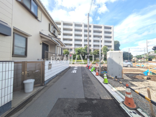 接道状況および現場風景 【三鷹市新川4丁目】 接道状況および現場風景 【三鷹市新川4丁目】
