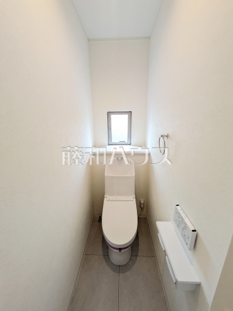 ≪トイレ≫温水洗浄便機能付きトイレで清潔にご使用いただけます。【多摩市東寺方】 ≪トイレ≫温水洗浄便機能付きトイレで清潔にご使用いただけます。【多摩市東寺方】