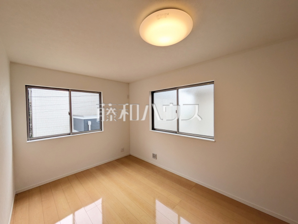 ≪居室≫2面採光で風通しの良いお部屋です。【多摩市東寺方】 ≪居室≫2面採光で風通しの良いお部屋です。【多摩市東寺方】