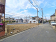 接道状況および現場風景 【日野市南平7丁目】徒歩圏内にスーパー、コンビニ、ドラッグストアが揃い、買い物に便利な住環境です。 接道状況および現場風景 【日野市南平7丁目】徒歩圏内にスーパー、コンビニ、ドラッグストアが揃い、買い物に便利な住環境です。