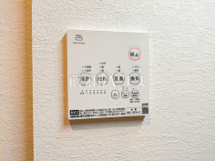 24時間換気システム 24時間換気システムにより、花粉・PM2.5などの微小粒子物質の侵入を防ぎ、快適な室内を保ちます。
24時間換気システム 24時間換気システムにより、花粉・PM2.5などの微小粒子物質の侵入を防ぎ、快適な室内を保ちます。