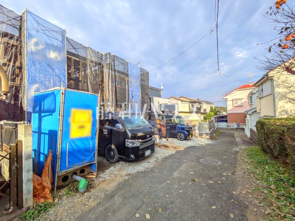 接道状況および現場風景 【昭島市郷地町1丁目】 接道状況および現場風景 【昭島市郷地町1丁目】