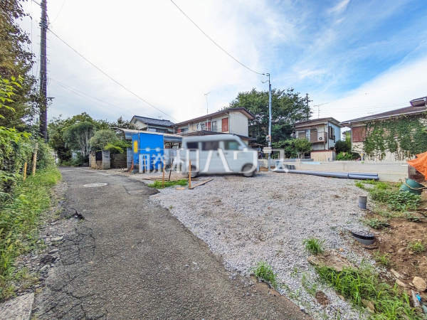 接道状況および現場風景 【昭島市郷地町1丁目】 接道状況および現場風景 【昭島市郷地町1丁目】