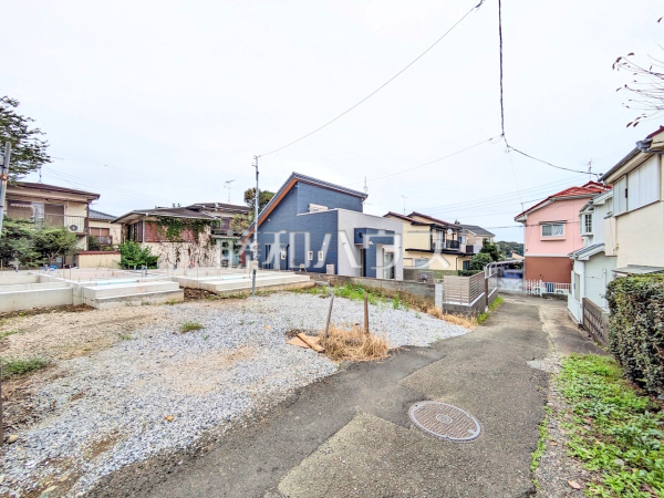 接道状況および現場風景 【昭島市郷地町1丁目】 接道状況および現場風景 【昭島市郷地町1丁目】