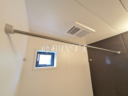浴室乾燥機(浴室内上部) 雨の日の強い味方!浴室換気乾燥機付きユニットバスで洗濯物が乾かせます/撮影日2026/10/25