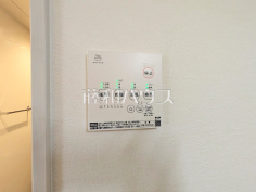 浴室乾燥機リモコン 【小金井市緑町4丁目】浴室には暖房機能を備えているので、冬の寒い時期には入浴前に予備暖房をすることで急激な温度変化によるヒートショックの防止にも役立ちます。 浴室乾燥機リモコン 【小金井市緑町4丁目】浴室には暖房機能を備えているので、冬の寒い時期には入浴前に予備暖房をすることで急激な温度変化によるヒートショックの防止にも役立ちます。