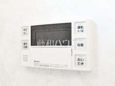 給湯機追焚き機能付きなので、生活時間の違う家族に便利です。 給湯機追焚き機能付きなので、生活時間の違う家族に便利です。