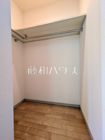 ウォークインクローゼット 【ライオンズグローベル杉並今川レジデンシア】 ウォークインクローゼット 【ライオンズグローベル杉並今川レジデンシア】