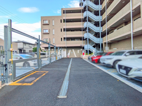 駐車場 【稲城ガーデニア弐番館】 駐車場 【稲城ガーデニア弐番館】