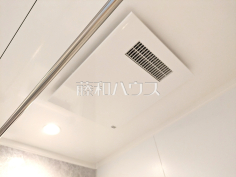 浴室換気乾燥機幼い子供がいると汚れものが多く、いつでも洗濯物を干せるのが嬉しい浴室換気乾燥機! 浴室換気乾燥機幼い子供がいると汚れものが多く、いつでも洗濯物を干せるのが嬉しい浴室換気乾燥機!