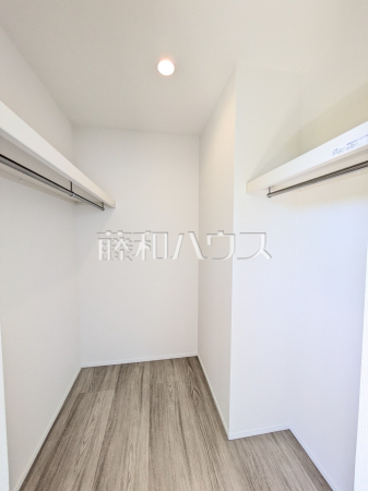 C号棟 2階居室併設のウォークインクローゼット 【南風原町字新川】 C号棟 2階居室併設のウォークインクローゼット 【南風原町字新川】