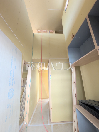 A号棟 玄関(施工中) 【南城市佐敷字津波古】 A号棟 玄関(施工中) 【南城市佐敷字津波古】