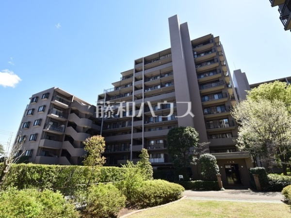 外観 【ヴィラージュ・ヴェール四番館】
豊かな緑・澄んだ青い空は、表情豊かに四季折々の景観を楽しませてくれることでしょう。この場所から新しい家族の時間を紡いでくれます。 外観 【ヴィラージュ・ヴェール四番館】
豊かな緑・澄んだ青い空は、表情豊かに四季折々の景観を楽しませてくれることでしょう。この場所から新しい家族の時間を紡いでくれます。