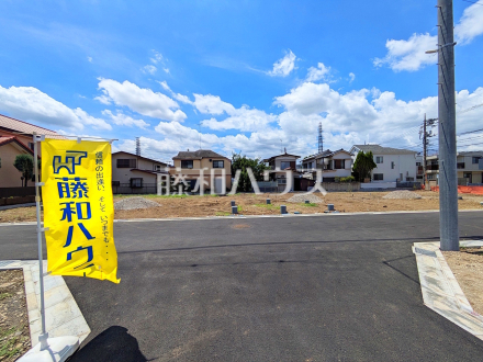 ≪接道状況≫ 陽光あふれる開放的な現地。周辺の落ち着いた街並みもぜひ一緒にお確かめください。 【府中市北山町 全16棟 新築分譲住宅】/撮影日2026/07/19