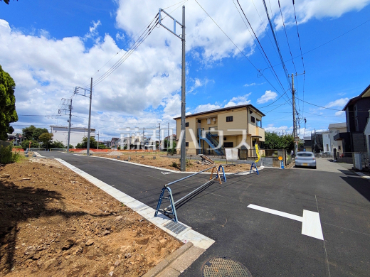 ≪接道状況≫ 全16棟の開放感を現地で体感。ここに新しい街と16家族の未来が生まれます。 【府中市北山町 全16棟 新築分譲住宅】
