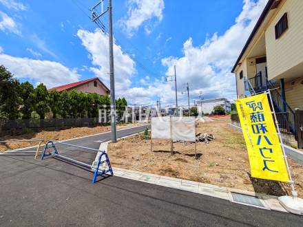 ≪接道状況≫ ゆとりある全16棟の広大な敷地。家族の夢を育む、新しい街区がここに誕生。 【府中市北山町 全16棟 新築分譲住宅】/撮影日2026/07/19