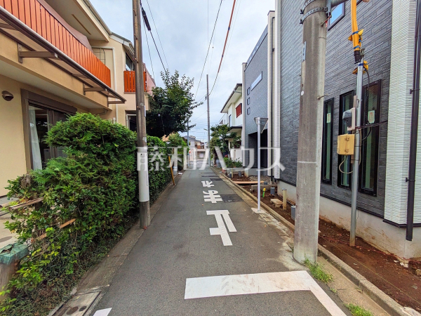 接道状況および現場風景 【世田谷区赤堤4丁目】 接道状況および現場風景 【世田谷区赤堤4丁目】