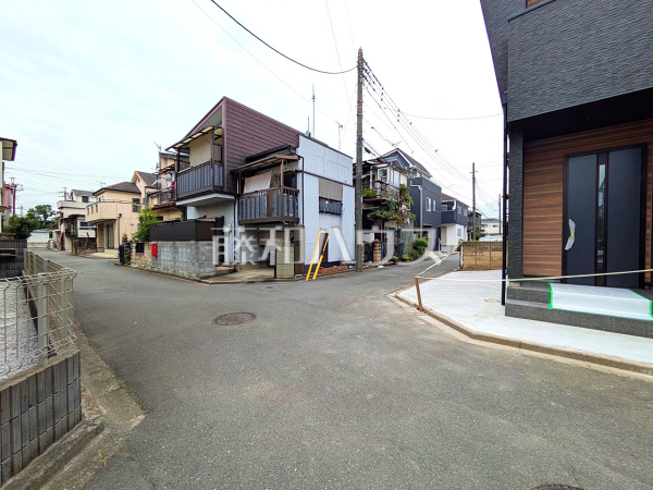 接道状況および現場風景 【朝霞市田島2丁目】 接道状況および現場風景 【朝霞市田島2丁目】
