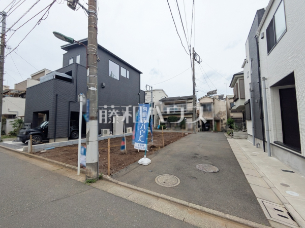 リビングに生活動線の中心となるリビングイン階段を設置し、家族の絆を育む住まいとなっています。 【朝霞市本町1丁目】 リビングに生活動線の中心となるリビングイン階段を設置し、家族の絆を育む住まいとなっています。 【朝霞市本町1丁目】